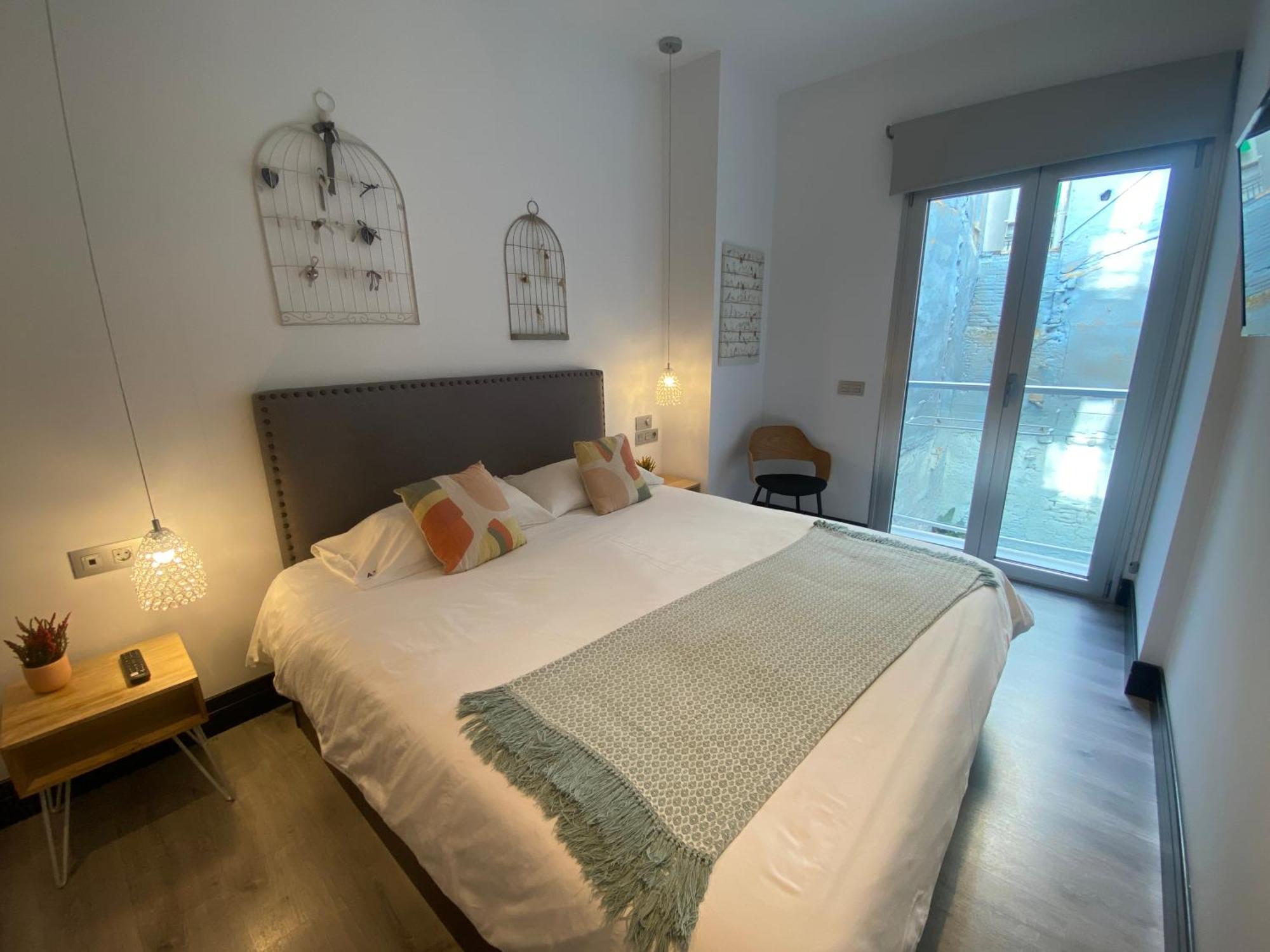 Stay U-Nique Apartments Rosaleda Малага Номер фото